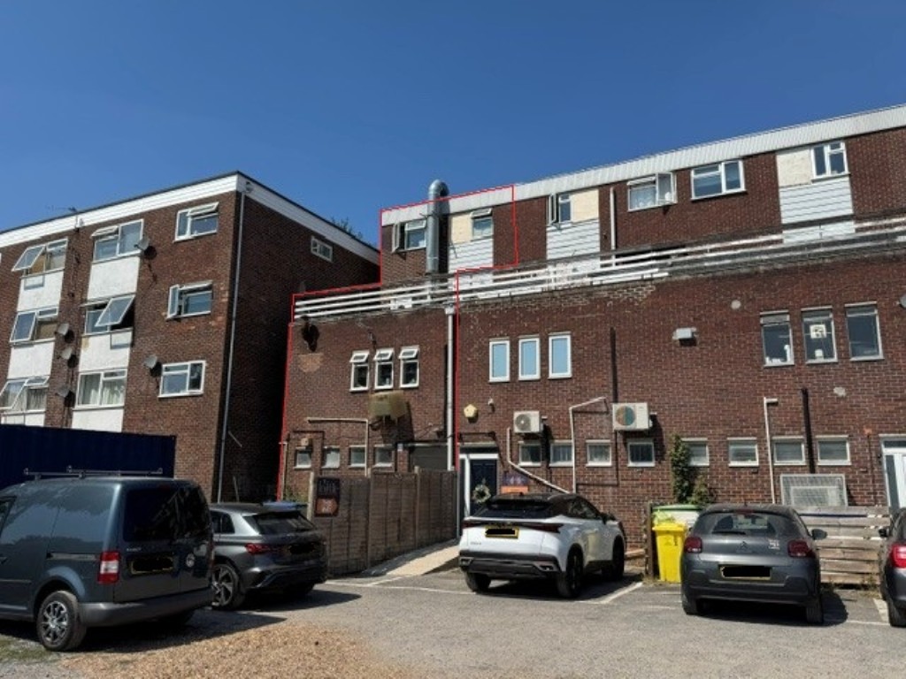 Lot: 71 - FREEHOLD FOUR STOREY MIXED COMMERCIAL AND RESIDENTIAL INVESTMENT - Rear View of the Block and Car Park